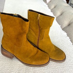 Suede vintage block heel booties
